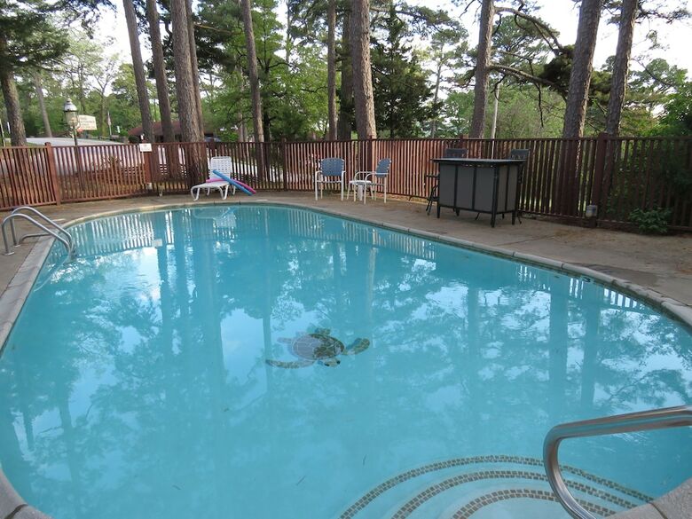 Cabana Tall Pines Inn