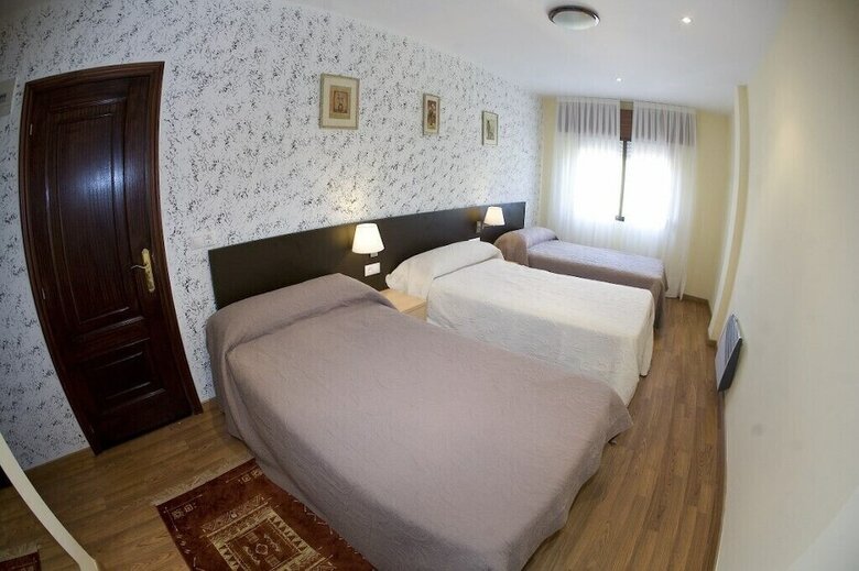 Hostal Albergue O Cruceiro Da Ulla