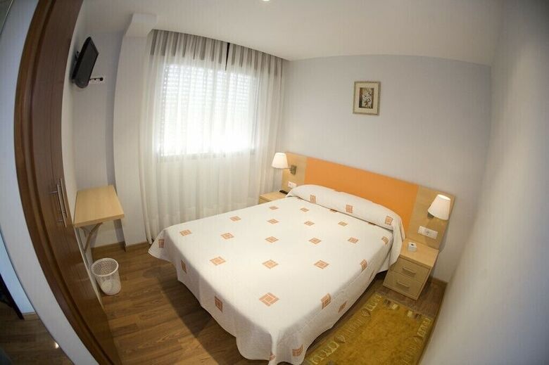 Hostal Albergue O Cruceiro Da Ulla