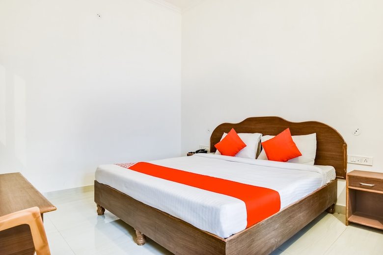 Hotel Oyo 23129 Chelsea Palace