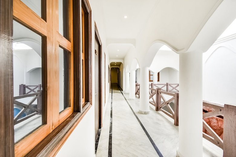 Hotel Oyo 23129 Chelsea Palace