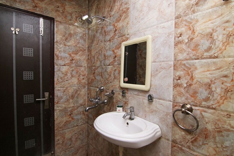 Oyo 22756 Hotel Chinar Inn