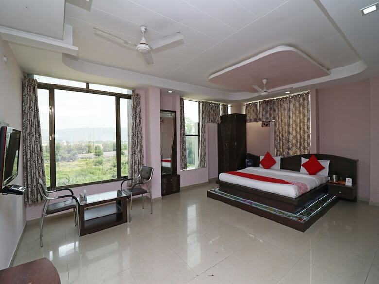 Oyo 22872 Hotel Shivam Fort View