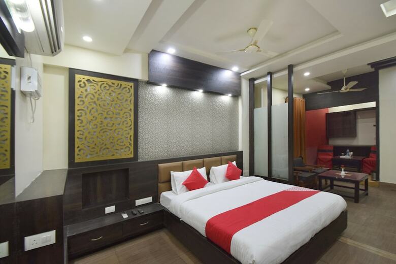Oyo 24936 Hotel C-9