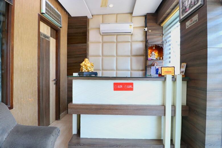 Hotel Oyo 22943 Bs Residency