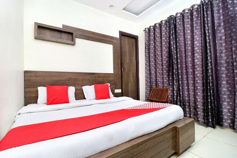 Hotel Oyo 22943 Bs Residency