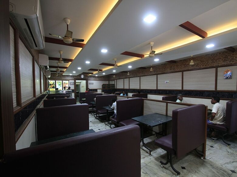 Oyo 16691 Hotel Chakkaravarthi
