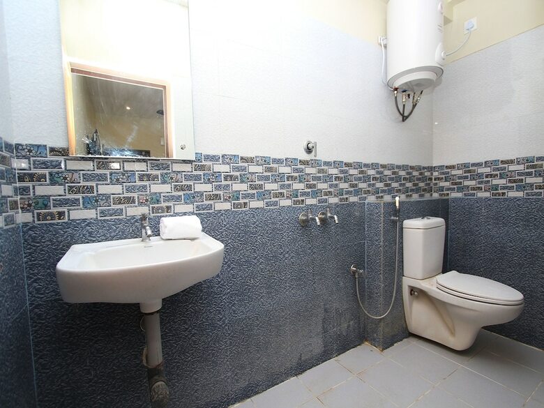Oyo 16691 Hotel Chakkaravarthi