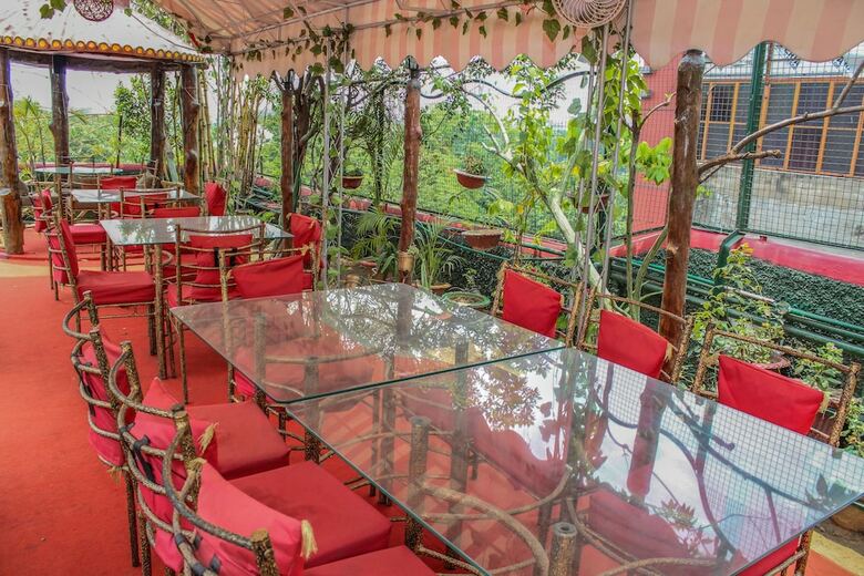 Hotel Oyo 15715 Royal Ar Residency