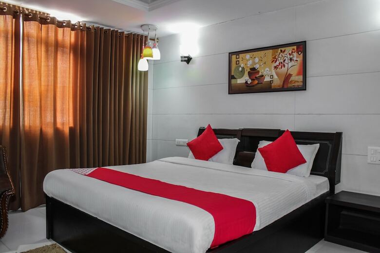 Hotel Oyo 15715 Royal Ar Residency