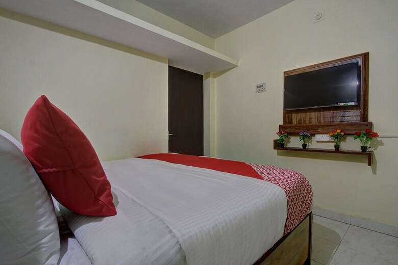 Hotel Oyo 22924 Gv Residency