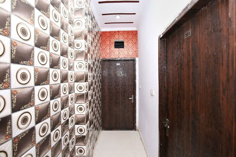 Oyo 19565 Hotel Galaxy
