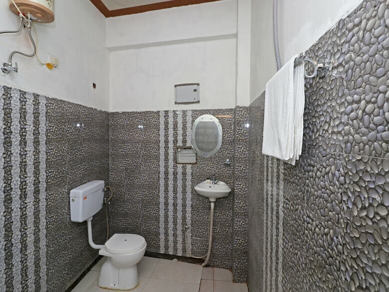 Hotel Oyo 23165 Raghav Resort