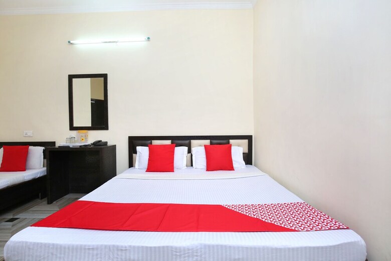 Hotel Oyo 19473 Rr Residency