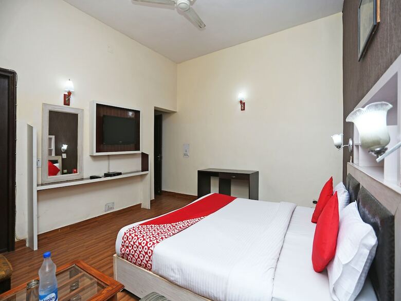 Hotel Oyo 14908 Chirag Residency