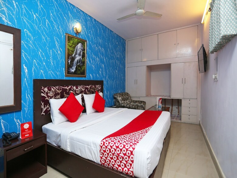 Hotel Oyo 14908 Chirag Residency