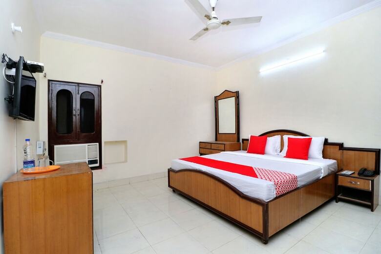 Oyo 24326 Ab Hotel