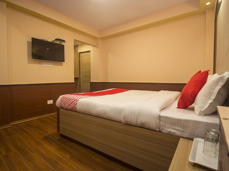 Oyo 22296 New Amber Hotel