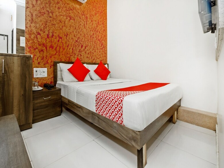 Oyo 24416 The United Hotel