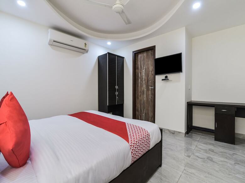 Oyo 25086 Hotel Prince Plaza