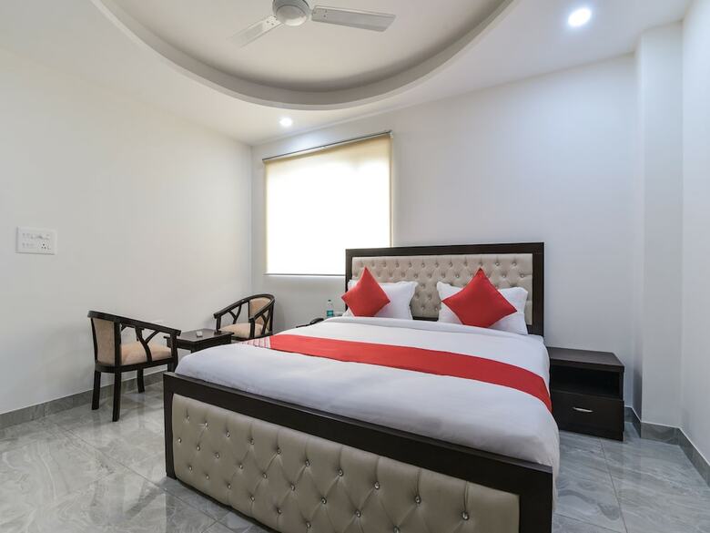 Oyo 25086 Hotel Prince Plaza