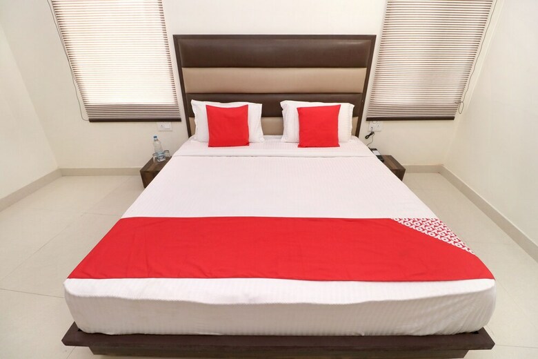 Hotel Oyo 24071 Jasco Royal Inn