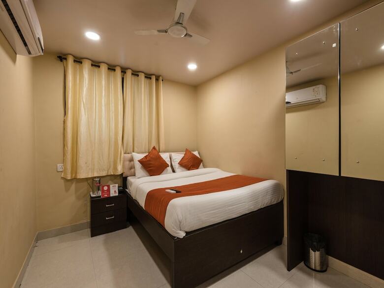 Oyo 5661 Hotel Ak Palace