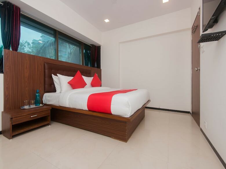 Hotel Oyo 15717 Rk Residency