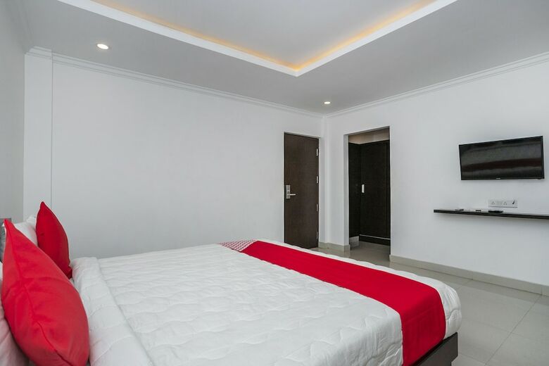Oyo 27798 Hotel Cosmopolitan