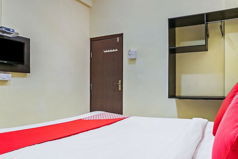 Oyo 24932 Hotel Royal Stay