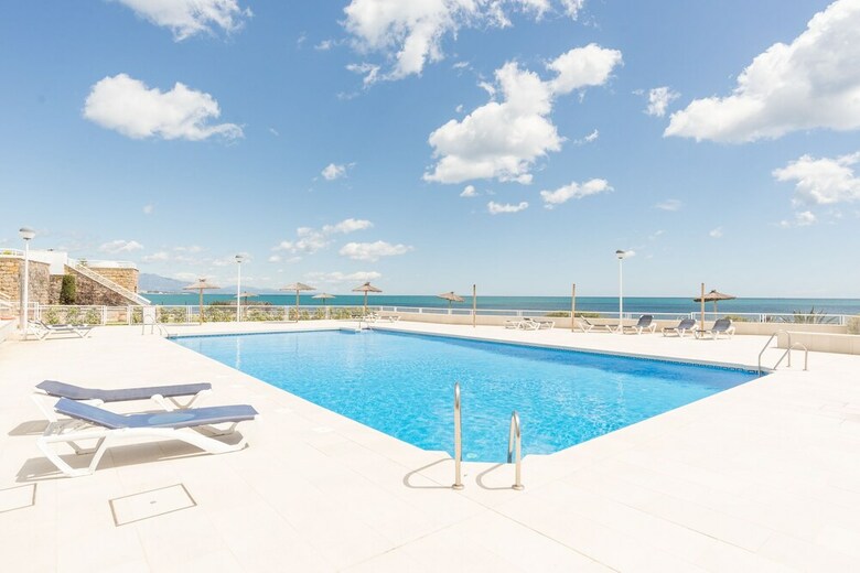 Malagasuite Deluxe Beach & Pool