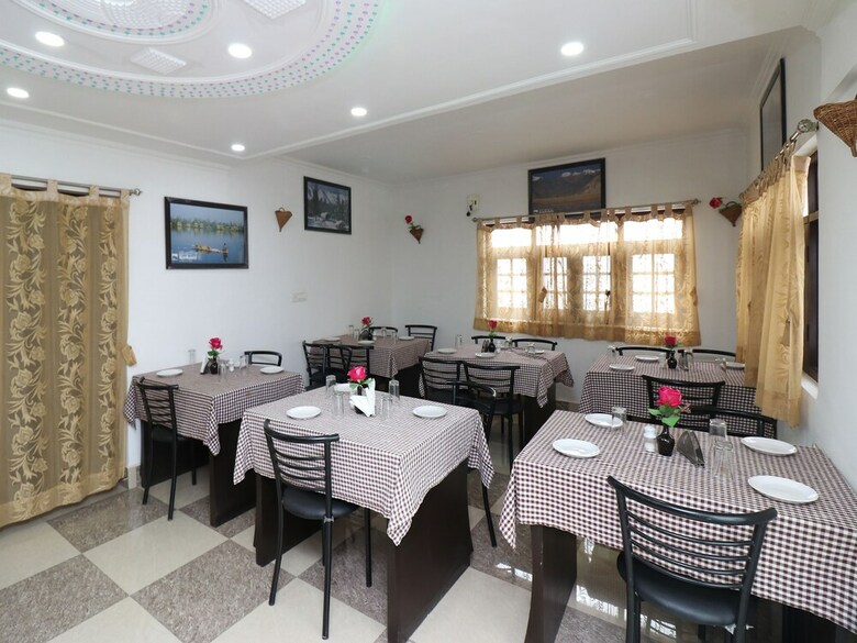 Oyo 22081 Hotel Shree Mazda