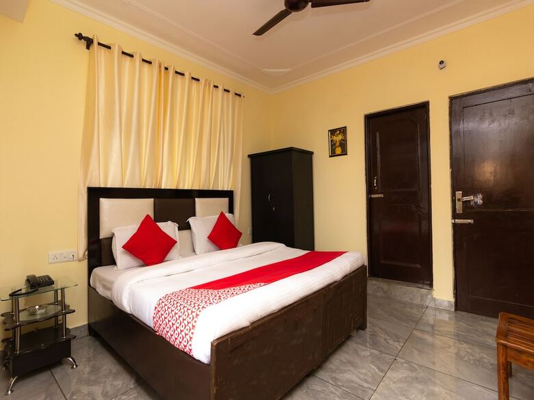 Oyo 23392 Hotel Om Palace