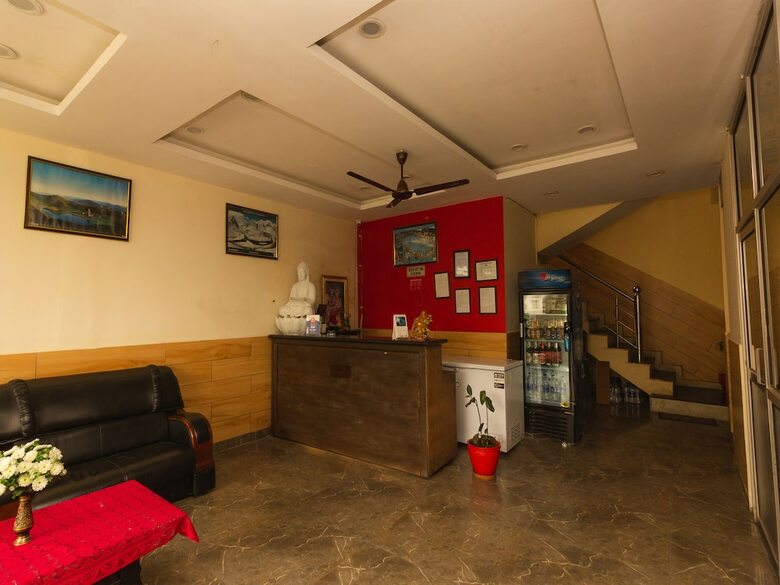 Oyo 23392 Hotel Om Palace