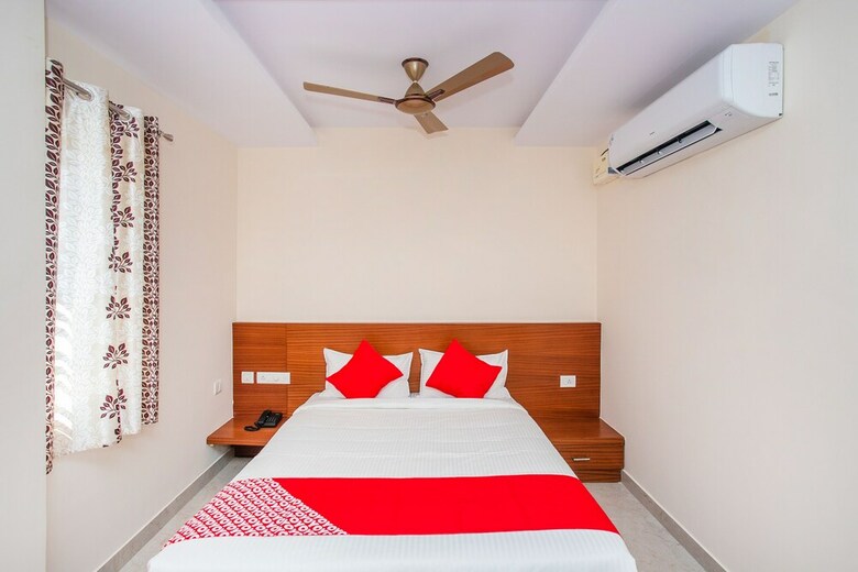 Hotel Oyo 18836 Orchid Suites
