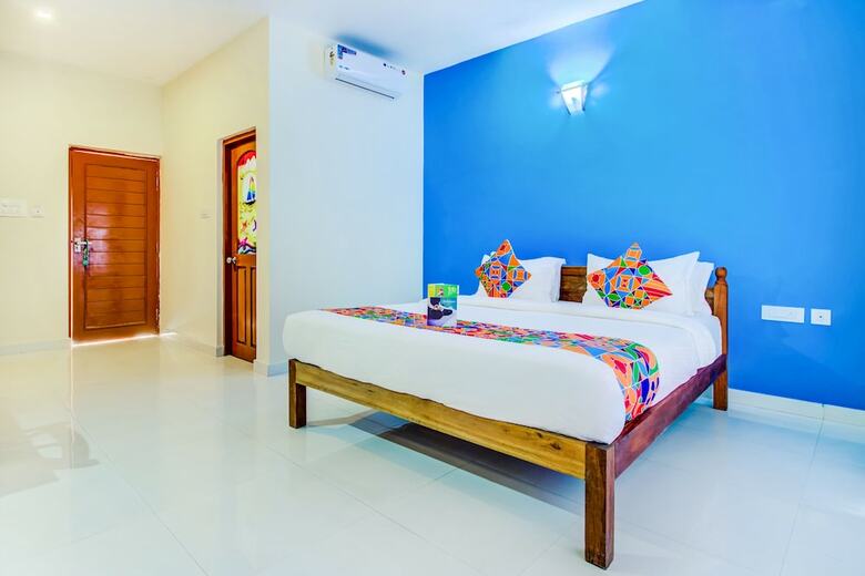Hotel Fabescape Baga Beach Front