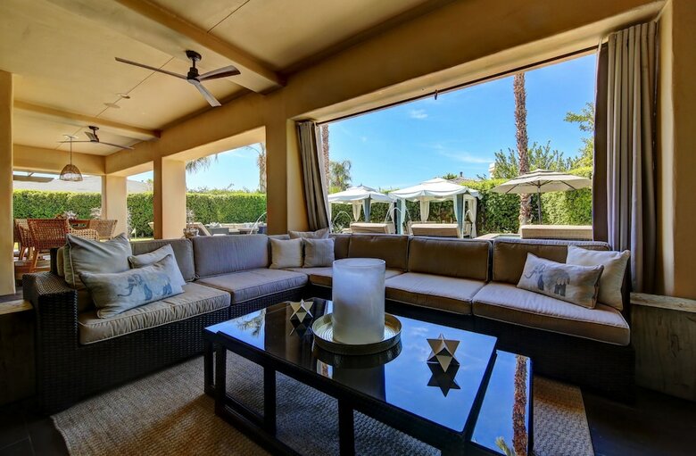 Hostal Gentle Breeze - Six Bedroom Home