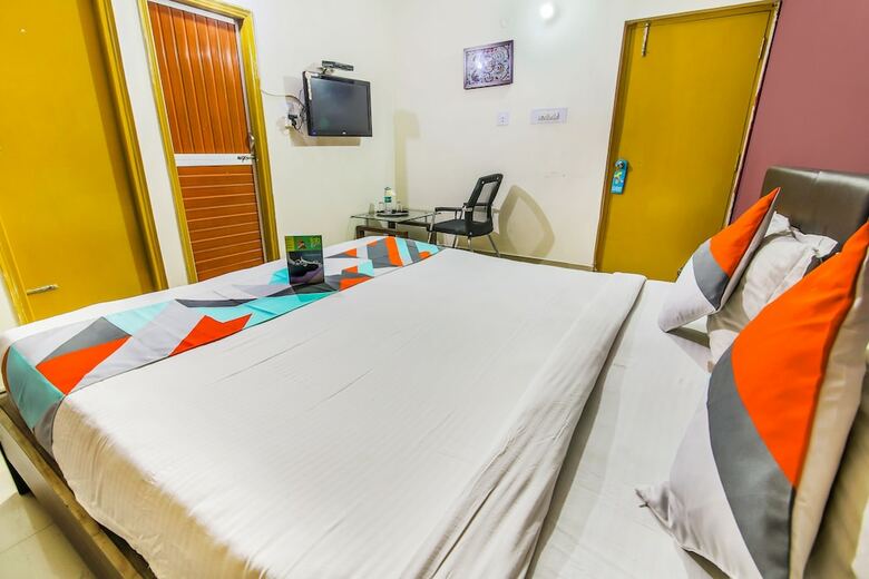 Fabhotel Vibrant Guest House