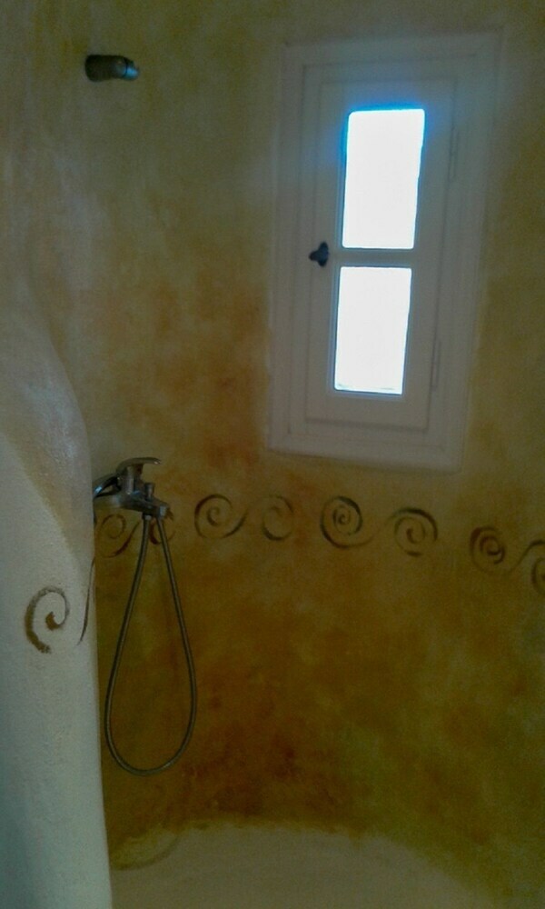 Anemoessa House