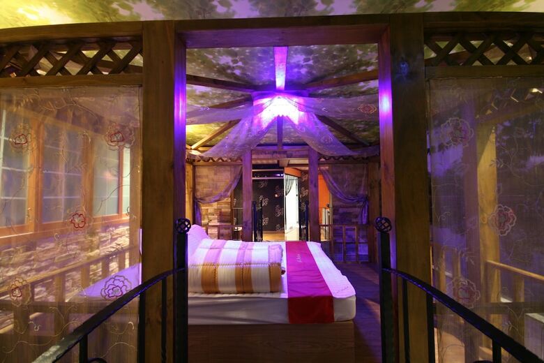 Hera Hotel