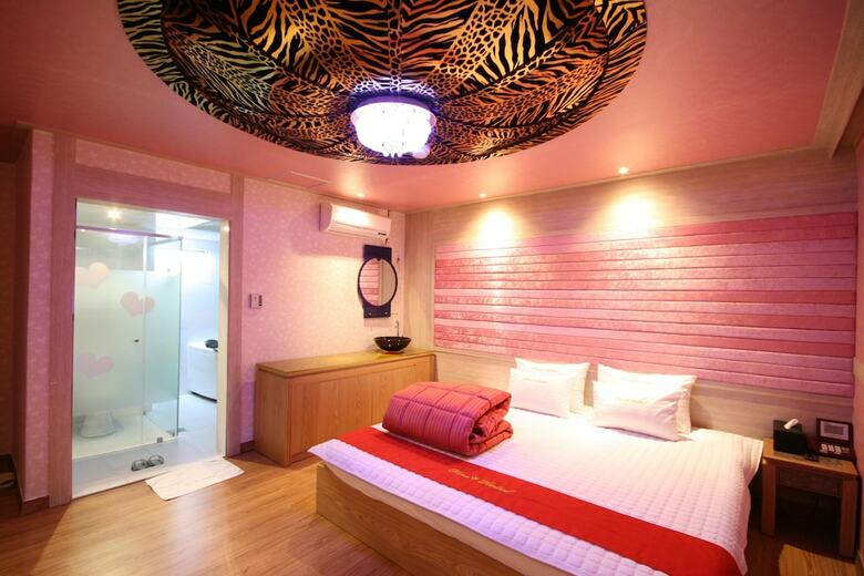 Hera Hotel