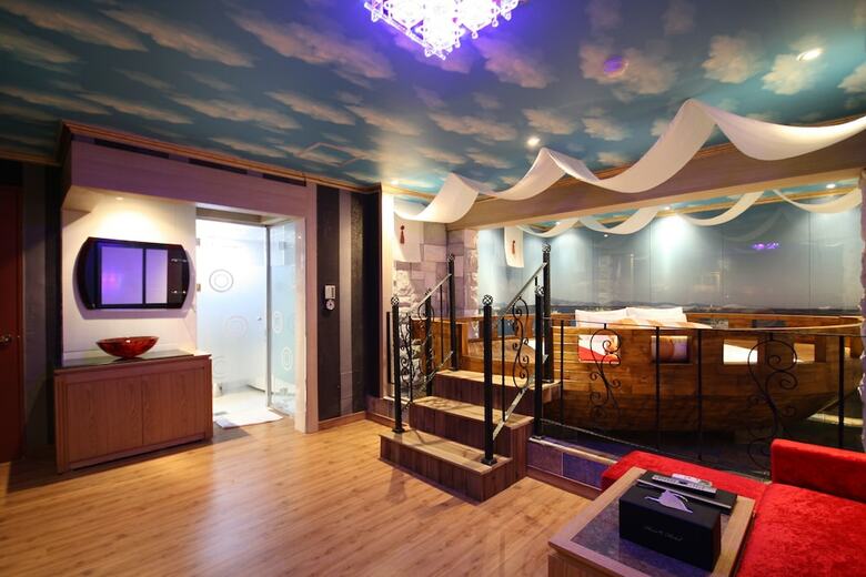 Hera Hotel