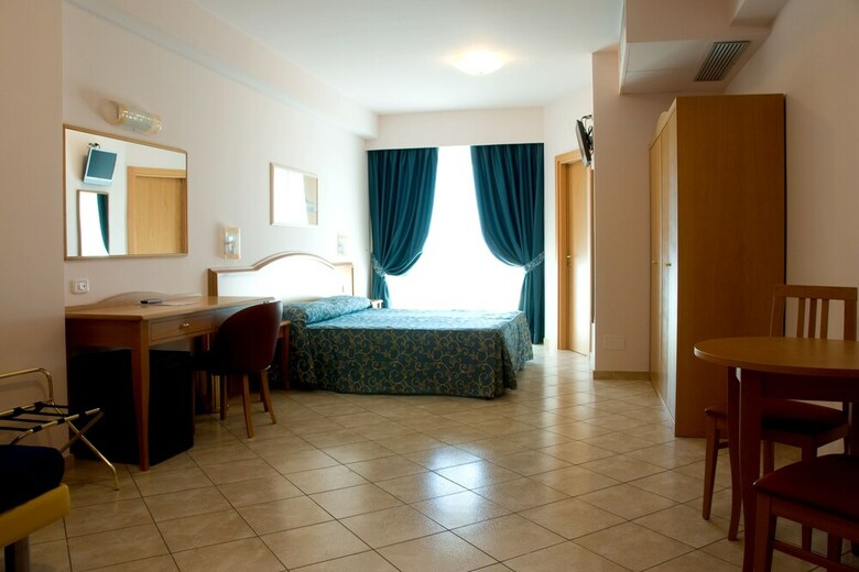 Roses Hotel