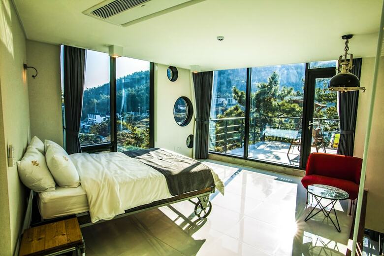 Hotel Yeosoo Art Land