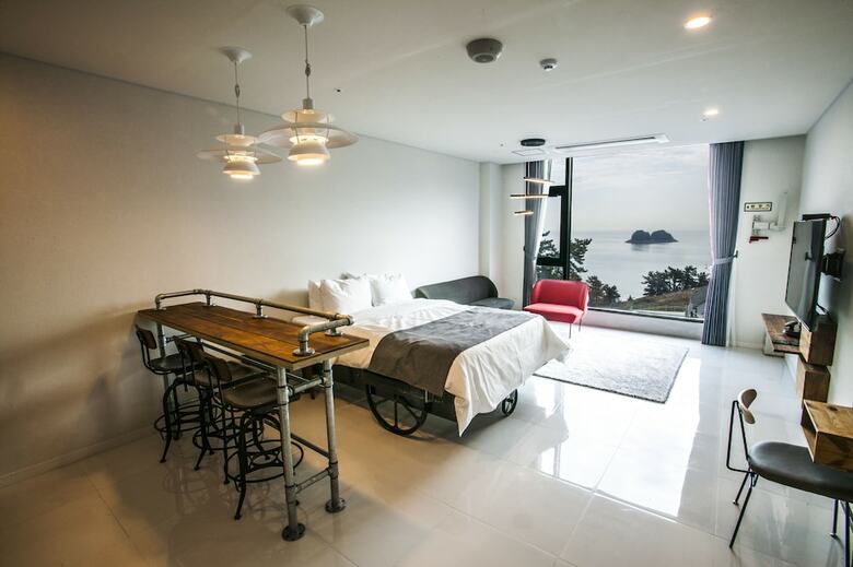 Hotel Yeosoo Art Land