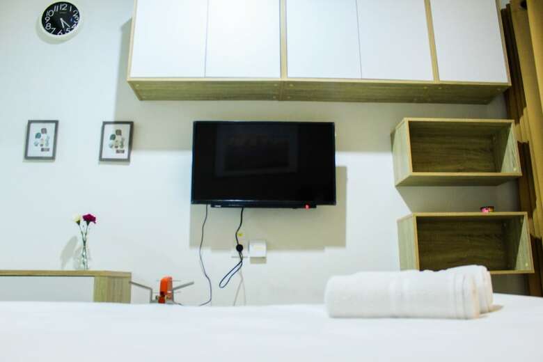 Modern And Comfortable Studio Springwood Apartment