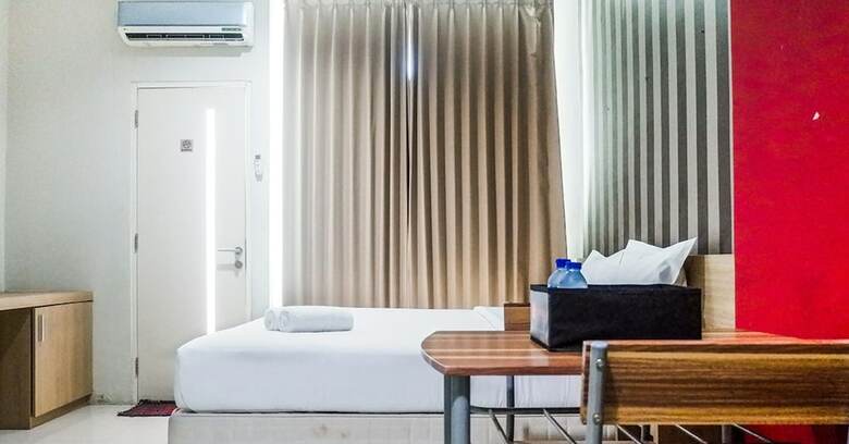 Spacious Studio Room At The Square Apartment