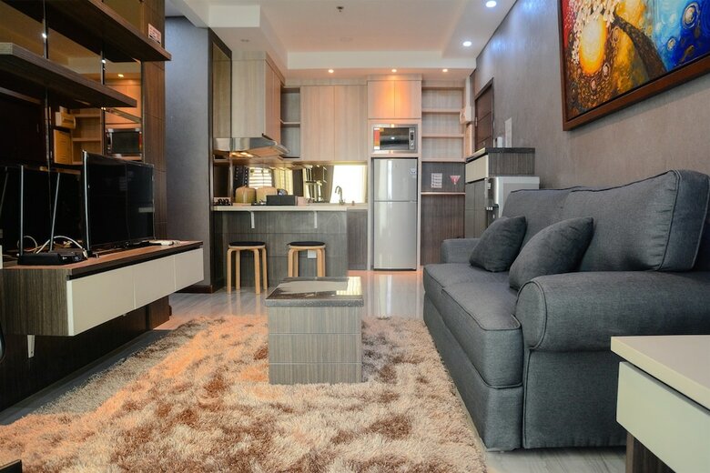 Modern And Comfortable 2br Gallery West Apartment