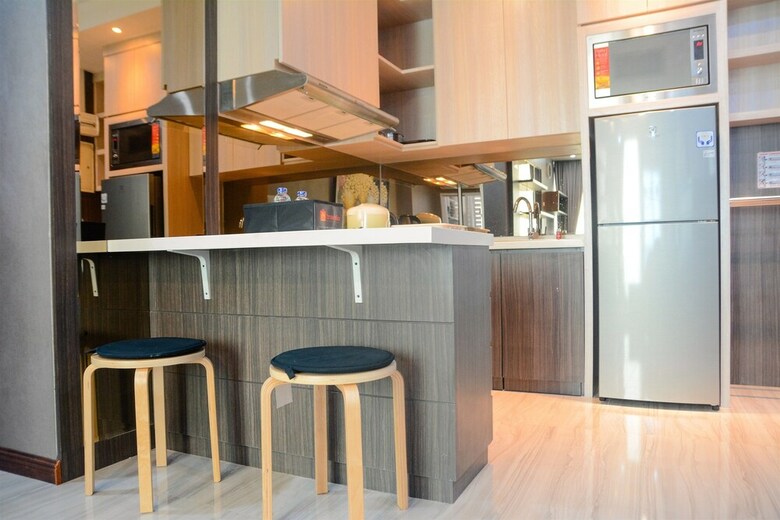 Modern And Comfortable 2br Gallery West Apartment