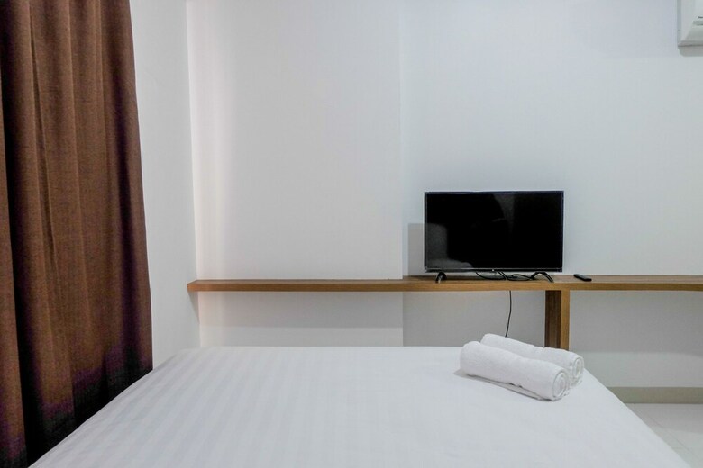 Comfortable Studio Azalea Suites Apartment